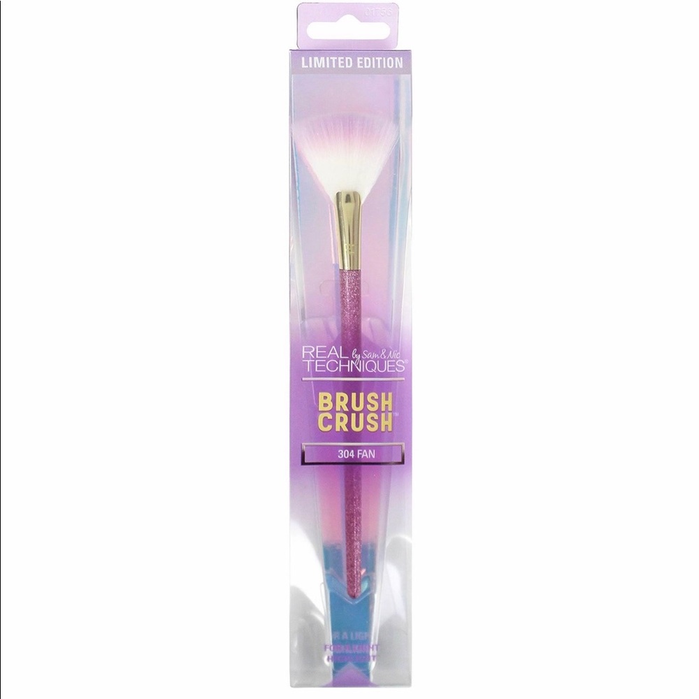 ***3/$24*** FAN BRUSH by REAL TECHNIQUES